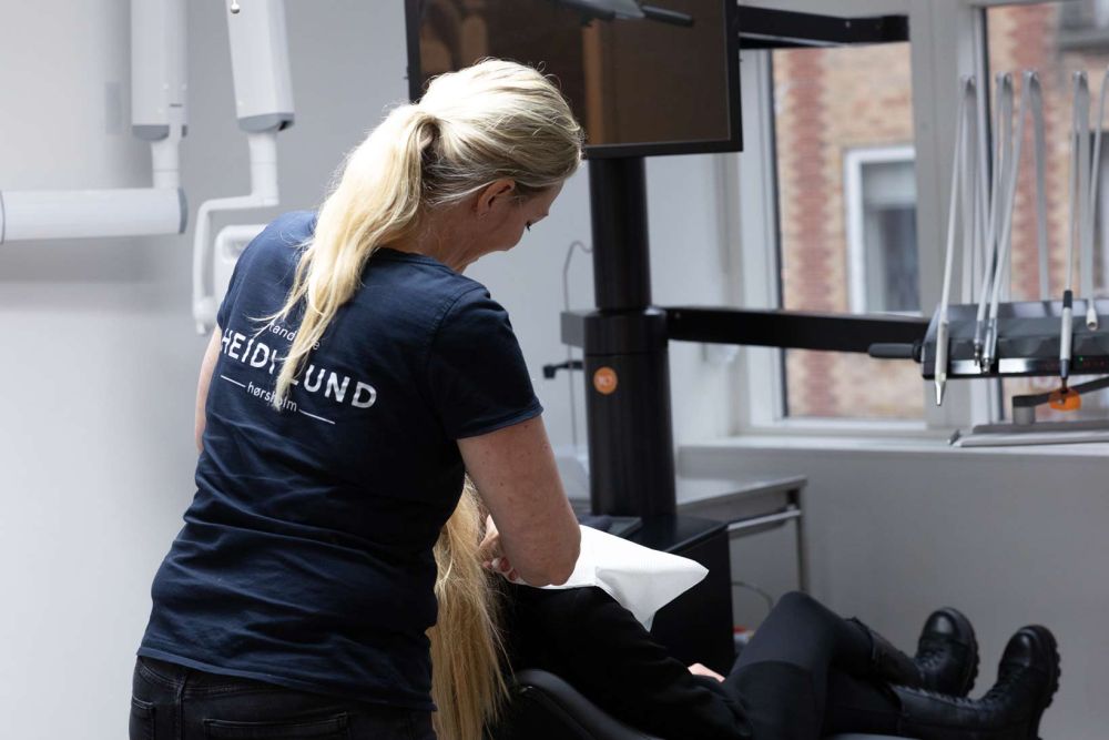 Heidi Lund i klinikken i Hørsholm